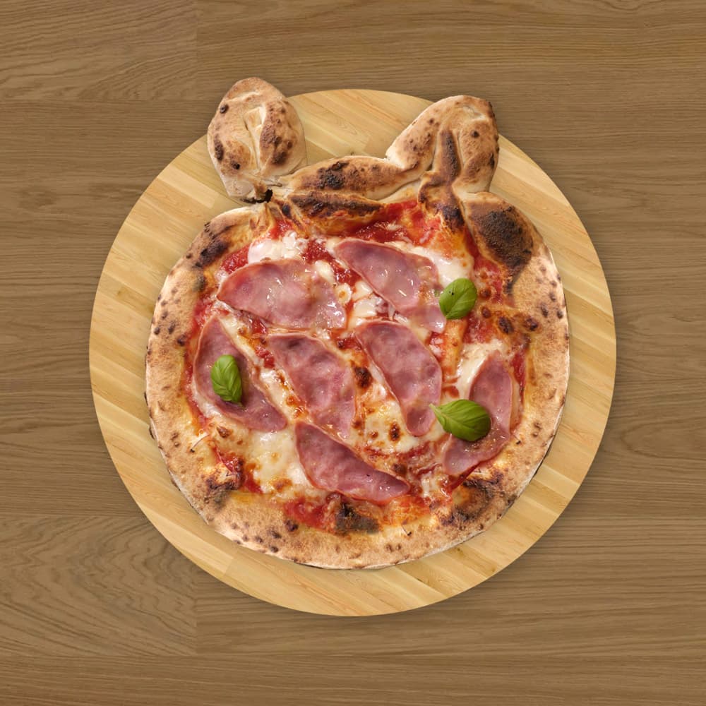 Bambino Classica - Tomatsaus, mozzarella og skinke på sprø bunn. En trygg favoritt som faller i smak hos de minste
